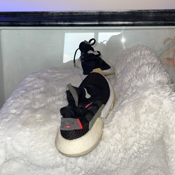 Adidas Black and White Sneakers a bit of leather trip some discoloration - Picture 2 of 6